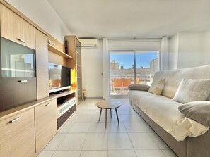 TV - Lovely 1BR apt, terrace, parking, AC and wifi in Roses, 300m from the beach (Roses)