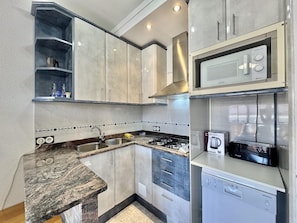 Fridge, microwave, dishwasher, coffee/tea maker