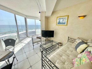 TV - Beautiful 3-bedroom apartment with AC, parking, and Wifi in Roses (Roses)