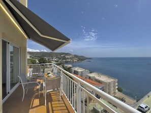 Outdoor dining - Beautiful apartment with pool, WiFi, AC and parking 700m from beach (Roses)