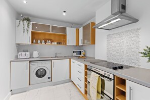 Private kitchen - 
2-Bed City Apartment Near Motorpoint Arena| Free Parking🚗 (Nottingham)