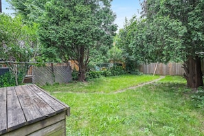 Property grounds - Family-Friendly 3-Bedroom Furnished House(monthly rental) (Hamilton)