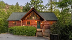 Exterior - 1.5 Miles to Dollywood & Pigeon Forge attractions, 2 bd/2 bath, gated community. (Sevierville)