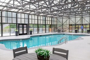 Pool - 1.5 Miles to Dollywood & Pigeon Forge attractions, 2 bd/2 bath, gated community. (Sevierville)
