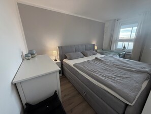 2 bedrooms, WiFi, bed sheets - Dat Stürboord with North Sea view, swimming pool and sauna (Wurster Nordseeküste)
