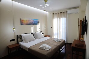 3 bedrooms, iron/ironing board, free WiFi, bed sheets - Koko's Apartment (Rethymno)