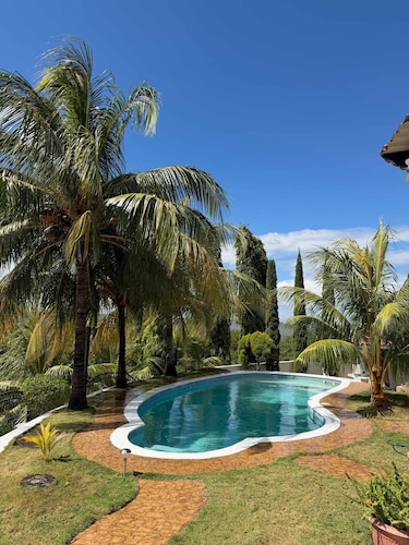 VILLA SAN LORENZO-PRIVATE4-BEDROOM HOME FOR 16