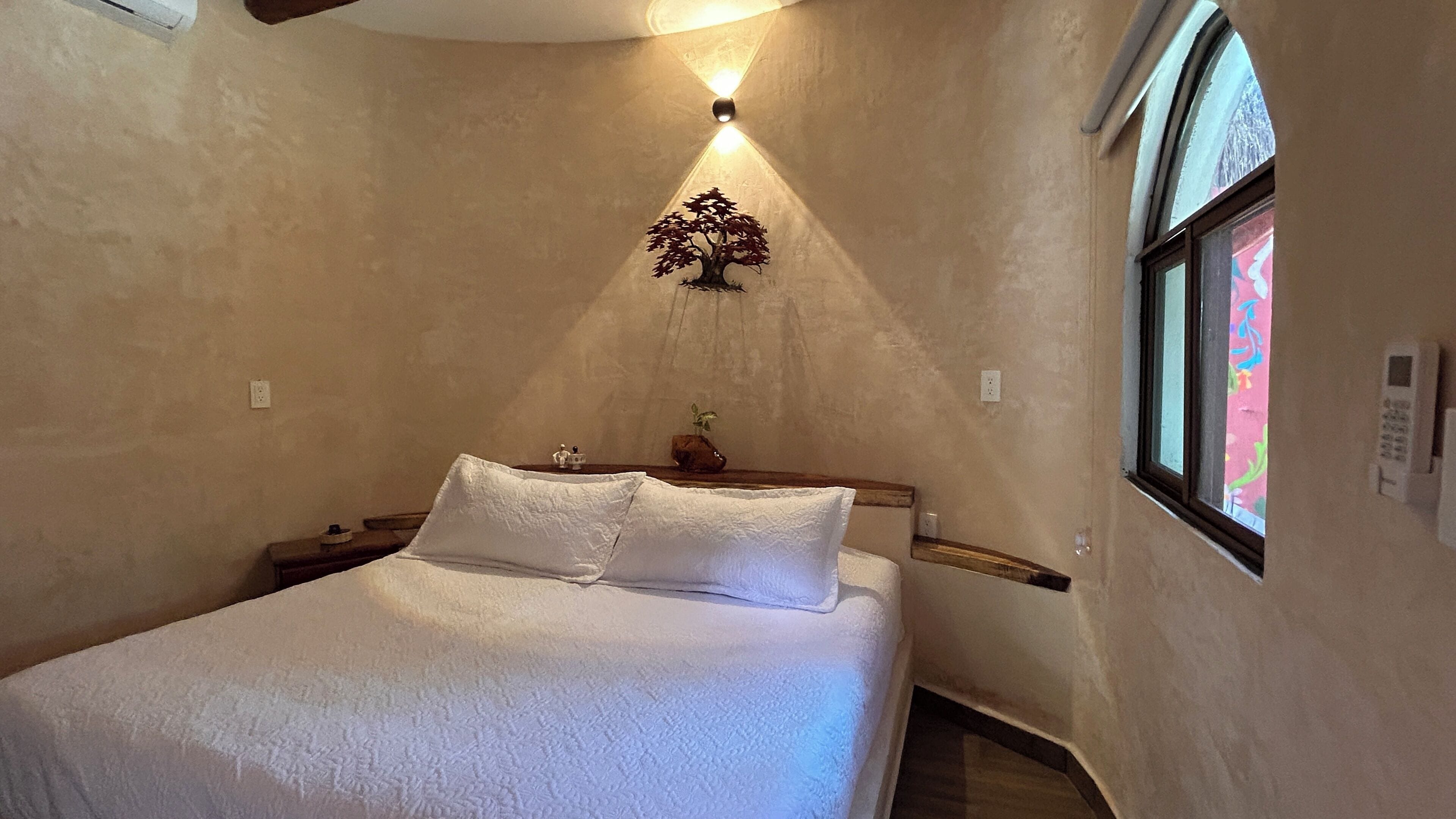 Habitació Deluxe | Minibar, caixa forta a l'habitació, cortines opaques i wifi gratuïta 