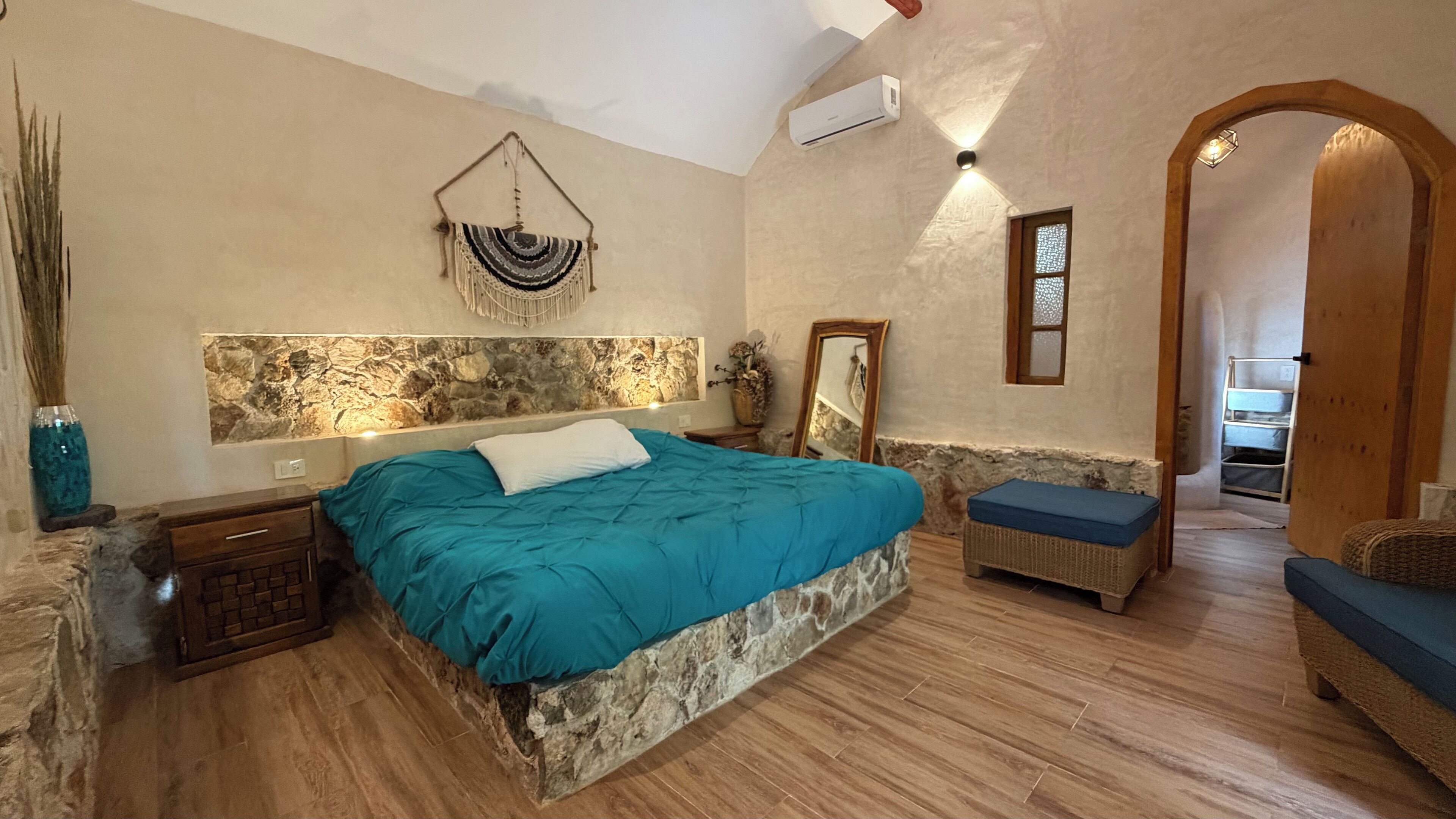 Habitació superior | Minibar, caixa forta a l'habitació, cortines opaques i wifi gratuïta 