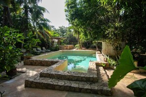 Outdoor pool, sun loungers - Finca Oz (Homún)