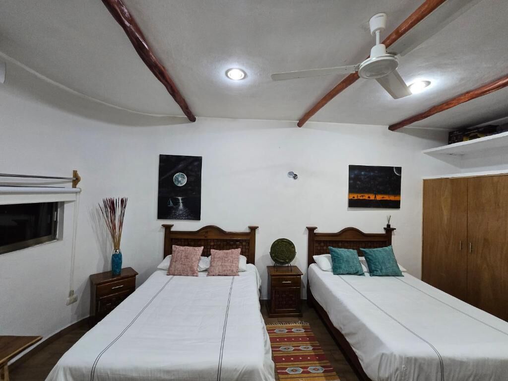 Caja de seguridad en la habitación, cortinas blackout y wifi gratis 