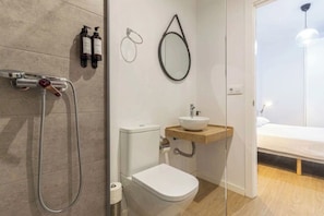 Handtücher, Seife, Toilettenpapier
