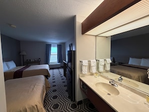 مكتب ومساحة عمل للكمبيوتر المحمول وواي فاي مجانًا