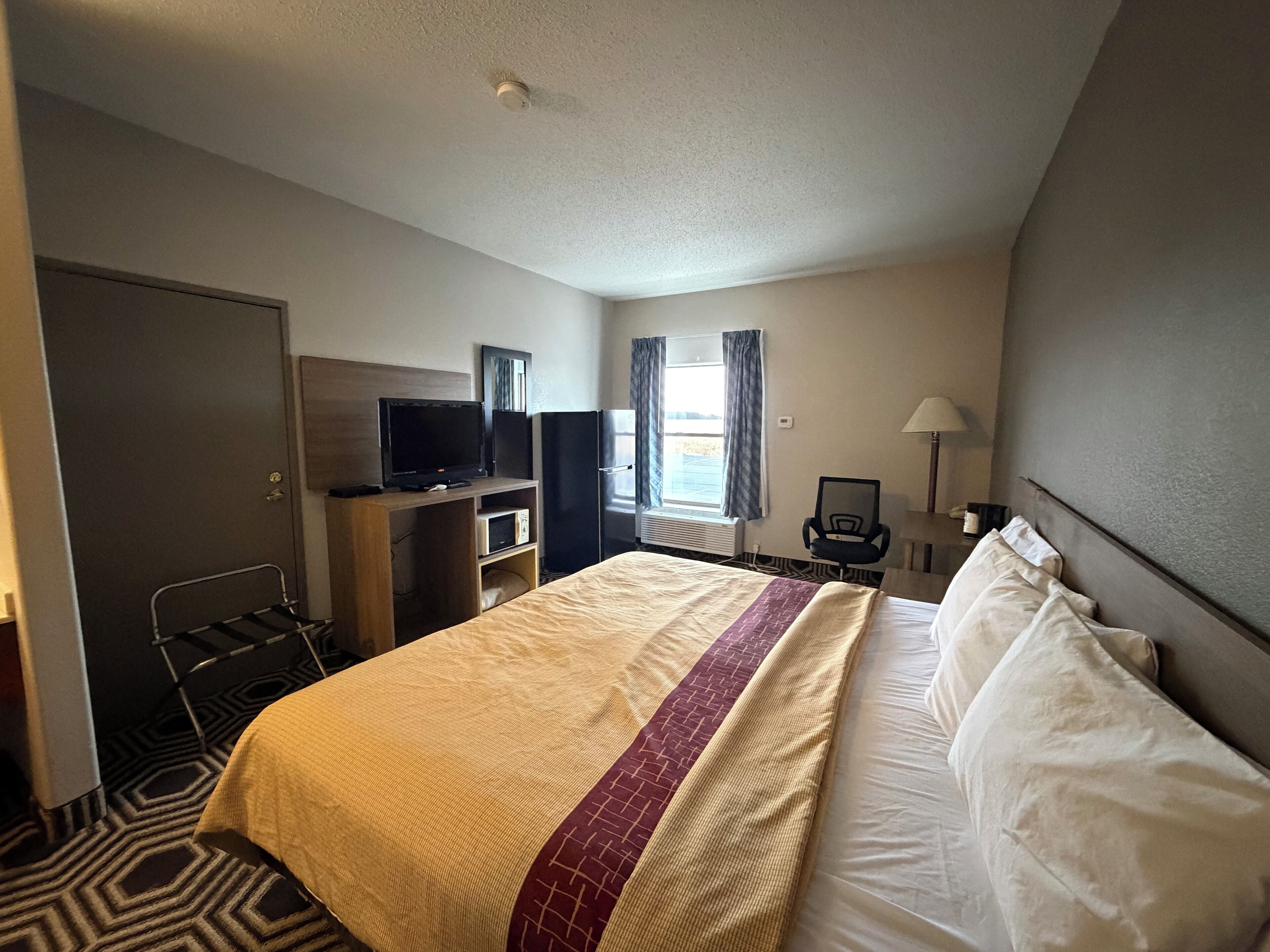 Habitació individual Deluxe, 1 llit de matrimoni gran, banyera d'hidromassatge | Escriptori, espai de treball apte per a portàtils i wifi gratuïta 