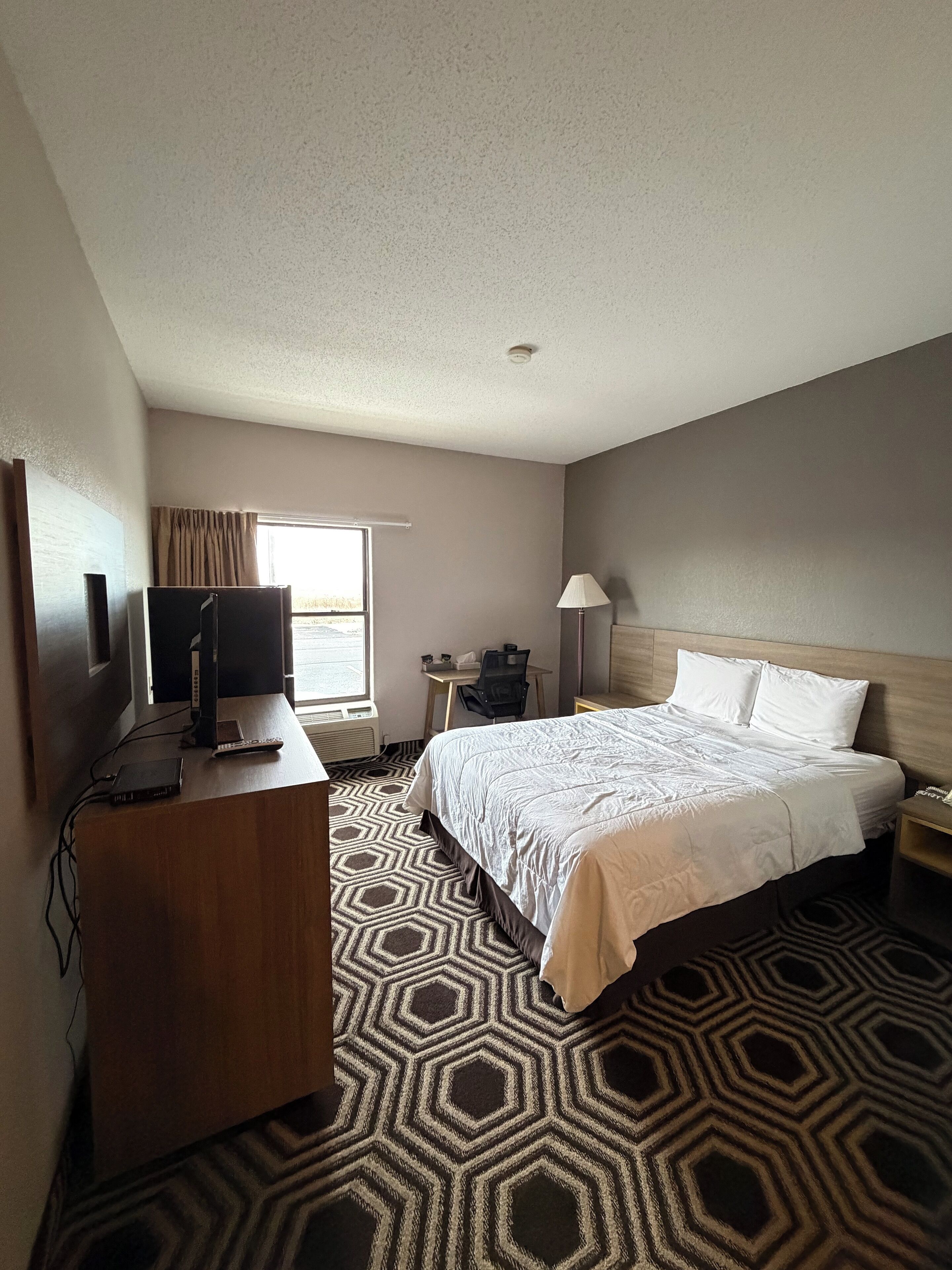 Habitació Deluxe, 1 llit de matrimoni, dutxa accessible en cadira de rodes | Escriptori, espai de treball apte per a portàtils i wifi gratuïta 