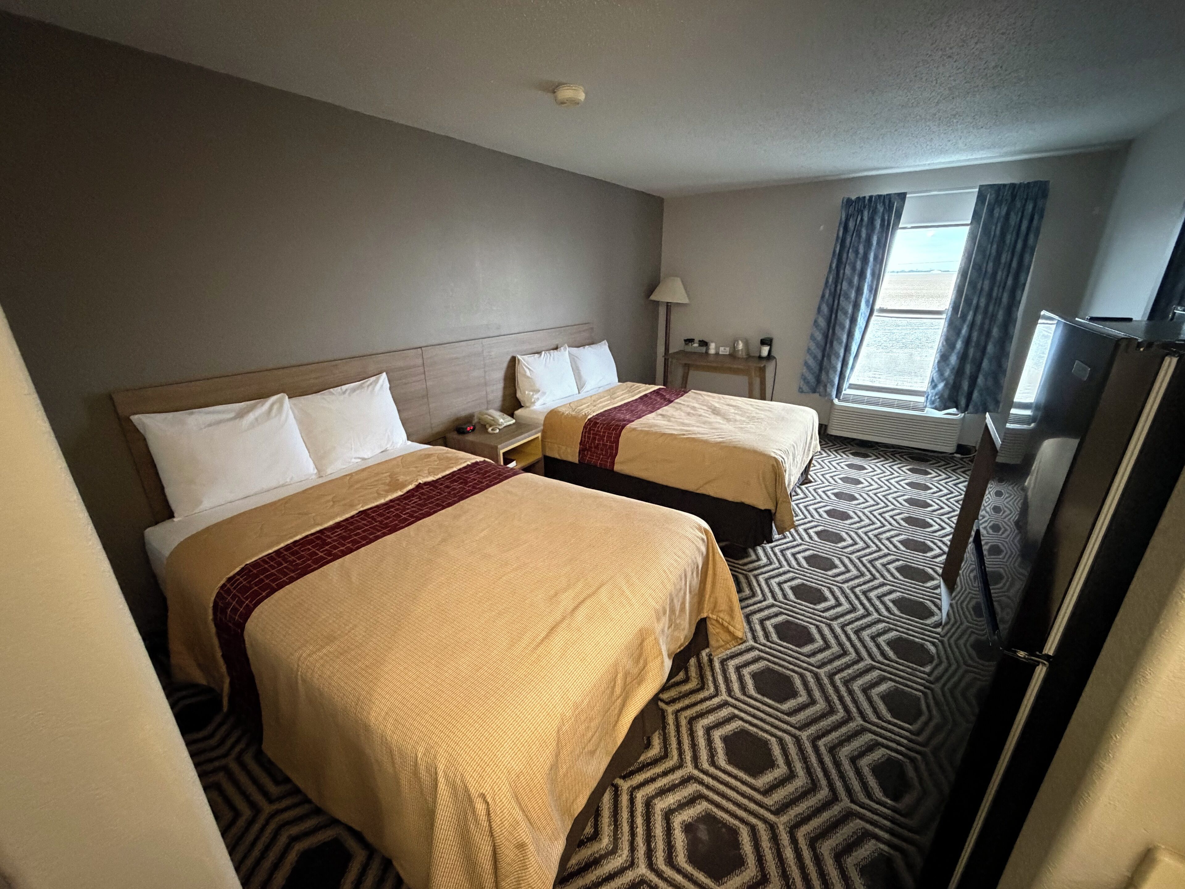 Habitació doble Deluxe, 2 llits de matrimoni, no fumadors | Escriptori, espai de treball apte per a portàtils i wifi gratuïta 