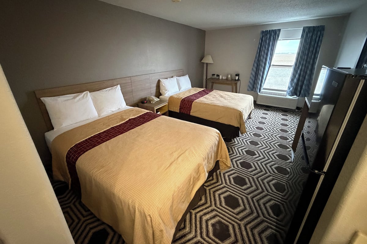 Habitació doble Deluxe, 2 llits de matrimoni, no fumadors | Escriptori, espai de treball apte per a portàtils i wifi gratuïta