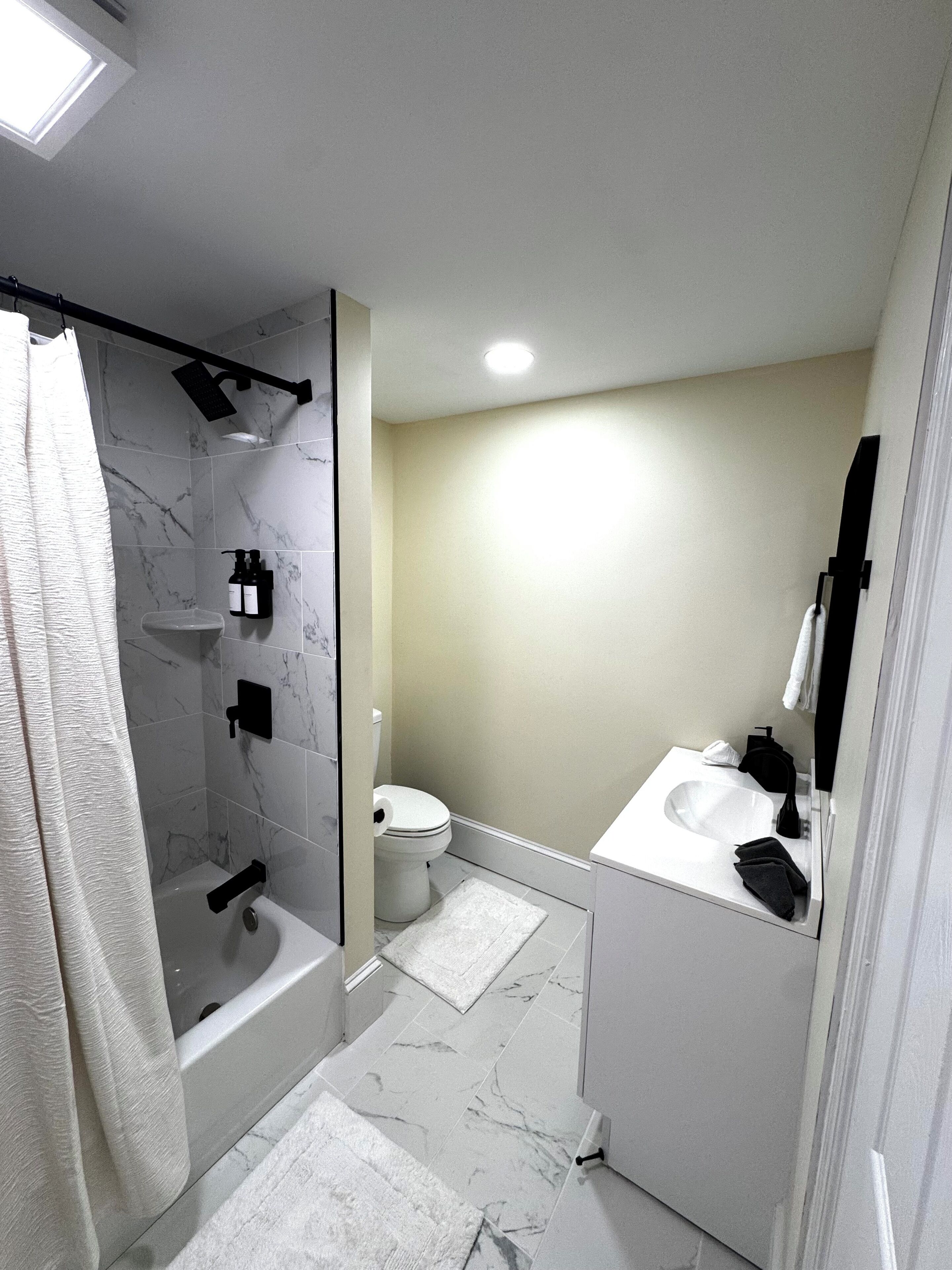 吹风机、毛巾、肥皂、卫生纸