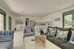 TV - Ouzo Stone House1 with Private Pool and Parking (Agios Isidoros)