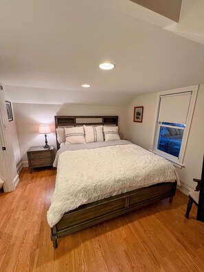 Iron/ironing board, WiFi, bed sheets - The Victorian View–Oley, PA.  Relax, Unwind, & Enjoy the Countryside with pool! (Oley)