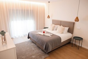 2 bedrooms, iron/ironing board, travel crib, WiFi (free) - Magnificent 2-bedr. apartment in downtown Olhão, fully equipped with private parking. (Olhão)