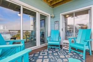 Terrace/patio - Clear Waters Condo - Large Community Pool - Amazing Water Views - Fishing Dock - Covered Parking (Pensacola Beach)