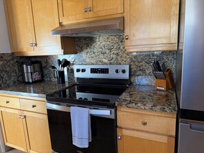 Microwave, oven, stovetop, dishwasher - Charming Home Near Hidden Park (Albuquerque)