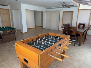Games room - Charming Home Near Hidden Park (Albuquerque)