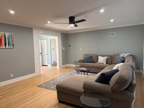 TV - Charming Home Near Hidden Park (Albuquerque)