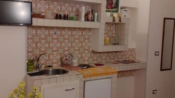 Chambre | Cuisine privée | Réfrigérateur, micro-ondes, plaque de cuisson
