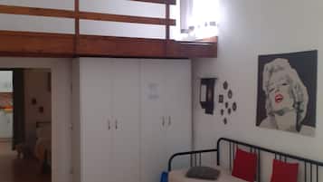 Appartamento, balcone | Area soggiorno