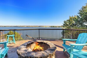 Property grounds - 5 Bedroom Lake House w/ Incredible View and Private Dock on the water (Granbury)