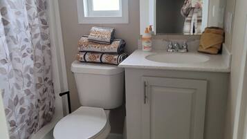 淋浴設備、提供毛巾、廁紙