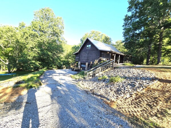 Exterior - Beaver Creek Cabin in Knoxville: Kick Back Or Kayak (Knoxville)