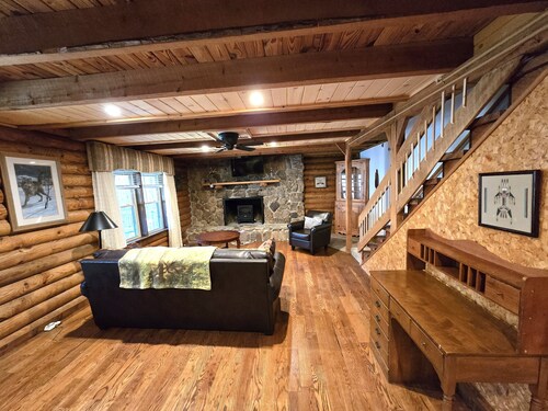 Beaver Creek Cabin in Knoxville: Kick Back Or Kayak