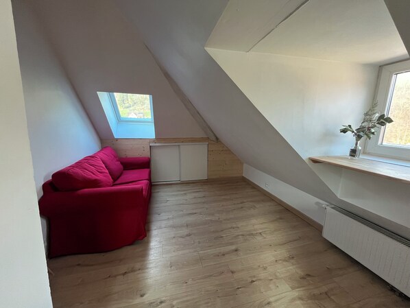 Living area - T2 on the second floor in the Welche region. (Lapoutroie)