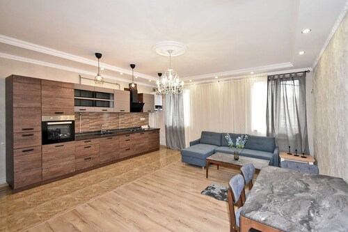 Cozy 2-bedroom apartment in pleasant Yerevan with AC