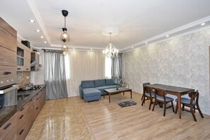 Smart TV - Cozy 2-bedroom apartment in pleasant Yerevan with AC (Yerevan)