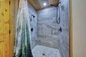 Shower, hair dryer, towels, soap - Recharge with an amazing view of English mountain out each window, or back deck. (Dandridge)