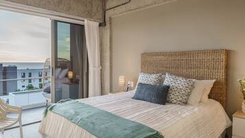 2 bedrooms, in-room safe, desk, iron/ironing board