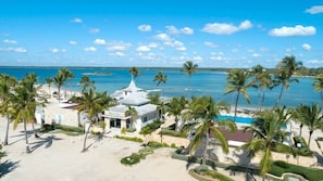A beach resort with a pool, palm trees, and a beach club. - TROPICAL HOTEL ZONE PENT-HOUSE /Nueva Romana Beach (San Pedro de Macorís)