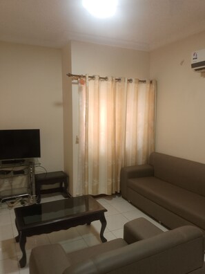 Living area - Cozy 1-bedroom apartment at Beach Road Takoradi fully furnished to taste. (Sekondi-Takoradi)