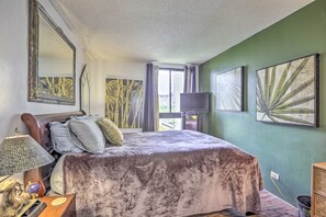 2 bedrooms, iron/ironing board, WiFi, bed sheets - Waikiki 2 bd - 2 blocks from the beach (Honolulu)