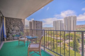 Property grounds - Waikiki 2 bd - 2 blocks from the beach (Honolulu)