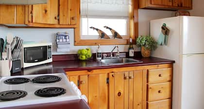 Cozy Oceanfront Cottage · 2 Bedrooms · Pet Friendly