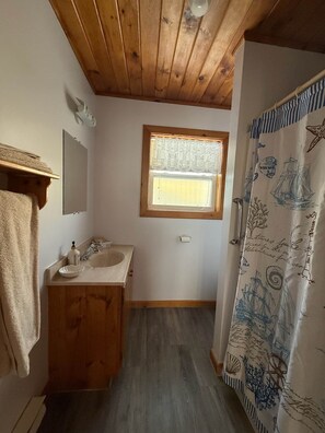 Bidet, Handtücher, Seife, Shampoo