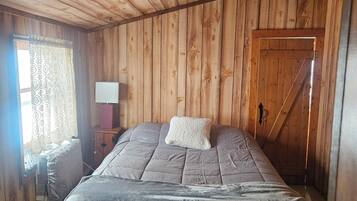 5 bedrooms, travel cot, WiFi, bed sheets