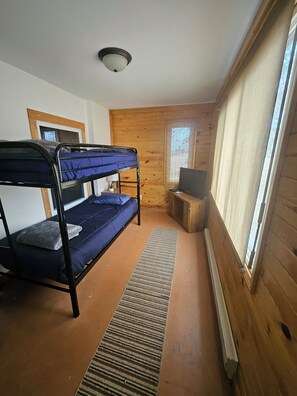 5 quartos, berço de viagem, Wi-Fi, roupa de cama