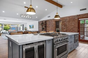 Private kitchen - Luxury Home in Arcadia Lite - Heated Pool/Spa - Prime Location (Phoenix)
