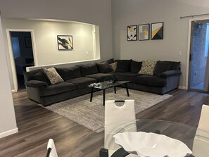 Una Smart TV, videojuegos, libros